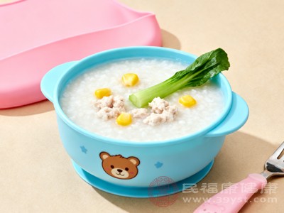 解冻洗净的巴沙鱼片切小块,蒸锅蒸8-10分钟,取出用辅食机打成鱼泥,可直接喂或拌米粉粥 解冻洗净的巴沙鱼片切小块,蒸锅蒸8-10分钟,取出用辅食机打成鱼泥,可直接喂或拌米粉粥