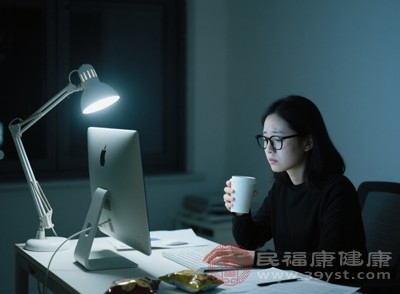 长期熬夜、吸烟、酗酒等不良习惯,也会对内分泌系统造成干扰,引发月经异常 长期熬夜、吸烟、酗酒等不良习惯,也会对内分泌系统造成干扰,引发月经异常