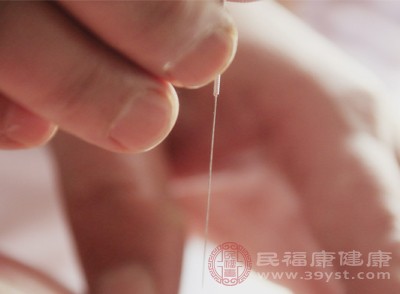 针灸疗法如同“人体电路维修工”，通过刺激特定穴位调节经络气血