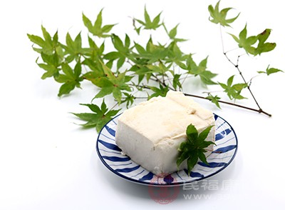 日常饮食可多摄入富含大豆异黄酮的食物(如豆浆、豆腐) 日常饮食可多摄入富含大豆异黄酮的食物(如豆浆、豆腐)