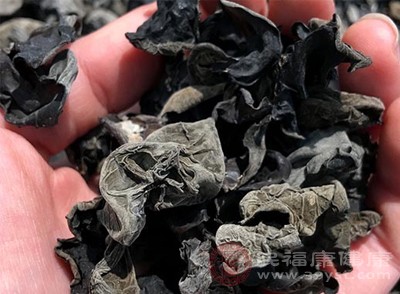 为了避免隔夜木耳的安全隐患,掌握科学的泡发方法很关键 为了避免隔夜木耳的安全隐患,掌握科学的泡发方法很关键