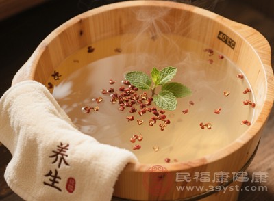 花椒泡脚能很好地促进血液循环 花椒泡脚能很好地促进血液循环