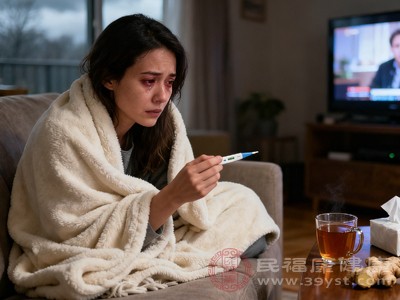 出现鼻塞、流涕等感冒症状时,应注意休息,多喝温开水,保证充足睡眠 出现鼻塞、流涕等感冒症状时,应注意休息,多喝温开水,保证充足睡眠