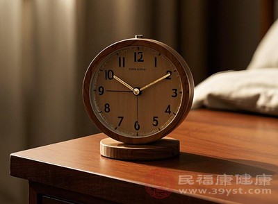每天被闹钟惊醒后猛地坐起,是很多人的常态 每天被闹钟惊醒后猛地坐起,是很多人的常态