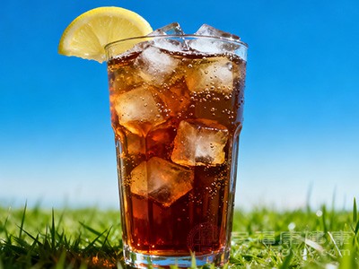 冰红茶中的磷酸盐会与体内的钙结合形成磷酸钙 冰红茶中的磷酸盐会与体内的钙结合形成磷酸钙