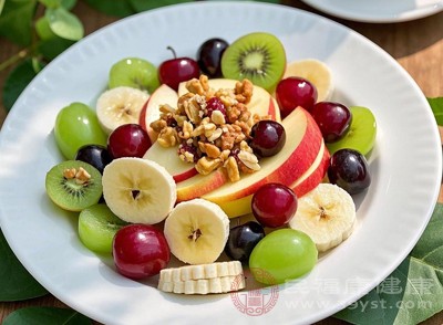 合理搭配膳食,多吃富含维生素和蛋白质的食物,如新鲜蔬菜、水果、瘦肉、鸡蛋、牛奶等 合理搭配膳食,多吃富含维生素和蛋白质的食物,如新鲜蔬菜、水果、瘦肉、鸡蛋、牛奶等