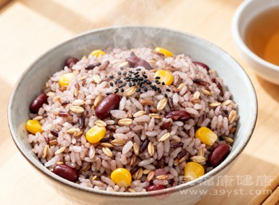 煮米饭时加一把粗粮杂豆 煮米饭时加一把粗粮杂豆