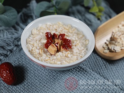 燕麦、糙米、藜麦这些食物,富含膳食纤维和B族维生素,能稳定血糖 燕麦、糙米、藜麦这些食物,富含膳食纤维和B族维生素,能稳定血糖