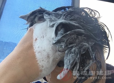 油头星人自救指南 选对洗发水让头发支棱起来