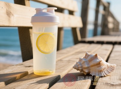 每天饮用柠檬水的量不宜超过1000毫升