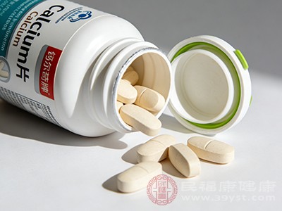 原来钙片要这样吃！不同人不同时间，难怪你补了没效果