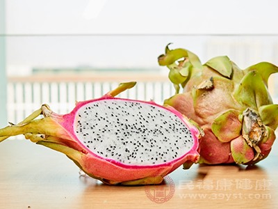 火龙果中的葡萄糖能快速被吸收,为身体提供能量 火龙果中的葡萄糖能快速被吸收,为身体提供能量
