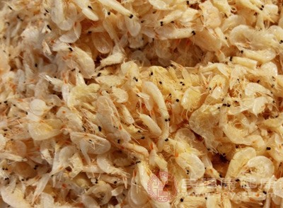 虽然虾皮补钙效果显著,但并非食用越多越好 虽然虾皮补钙效果显著,但并非食用越多越好