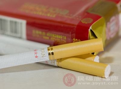 当他人递烟时,先微笑拒绝“谢谢,我正在尝试新的健康计划” 当他人递烟时,先微笑拒绝“谢谢,我正在尝试新的健康计划”