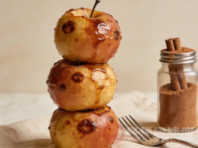烤苹果升糖指数比生苹果略高,但仍属中低升糖指数食物 烤苹果升糖指数比生苹果略高,但仍属中低升糖指数食物