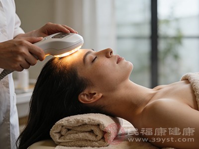 头疗还能促进头部的血液循环，带走头部的炎症介质和代谢产物