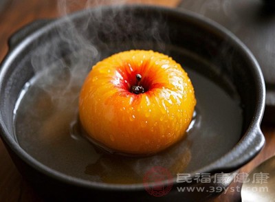 苹果中的水分和营养成分在加热过程中更容易释放出来 苹果中的水分和营养成分在加热过程中更容易释放出来