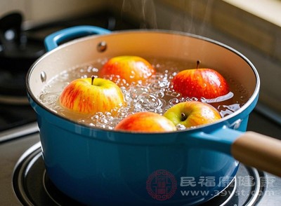 经常食用水煮苹果,就像给身体注入了一剂抗氧化“疫苗” 经常食用水煮苹果,就像给身体注入了一剂抗氧化“疫苗”