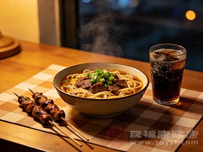 凌晨还在吃宵夜 凌晨还在吃宵夜