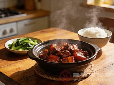 饭菜做好后放一会儿,待温度降至50℃以下再食用 饭菜做好后放一会儿,待温度降至50℃以下再食用