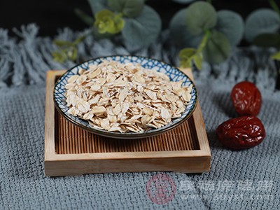 还可以适当补充一些富含膳食纤维的食物,如燕麦 还可以适当补充一些富含膳食纤维的食物,如燕麦