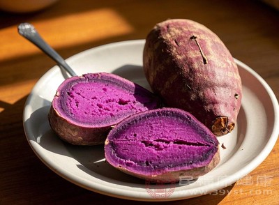 保持饮食多样,搭配谷薯、蔬果、畜禽鱼蛋奶、大豆坚果类食物 保持饮食多样,搭配谷薯、蔬果、畜禽鱼蛋奶、大豆坚果类食物