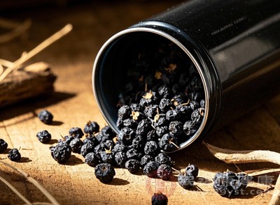 黑枸杞富含花青素,能补肾益精、养肝明目 黑枸杞富含花青素,能补肾益精、养肝明目