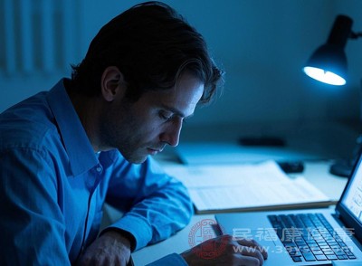 长期熬夜、睡眠不足,会影响身体的内分泌和免疫系统,导致肠道功能下降,容易出现拉肚子症状 长期熬夜、睡眠不足,会影响身体的内分泌和免疫系统,导致肠道功能下降,容易出现拉肚子症状