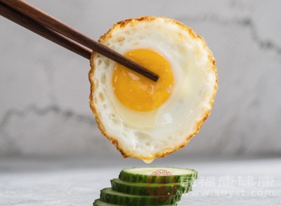 需保留黄瓜、鸡蛋等健康食材,减少高油、高糖、高盐食物的摄入 需保留黄瓜、鸡蛋等健康食材,减少高油、高糖、高盐食物的摄入