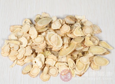 西洋参可起到清补作用,既能补充身体所需的气,又不会加重内热,避免上火症状的出现 西洋参可起到清补作用,既能补充身体所需的气,又不会加重内热,避免上火症状的出现