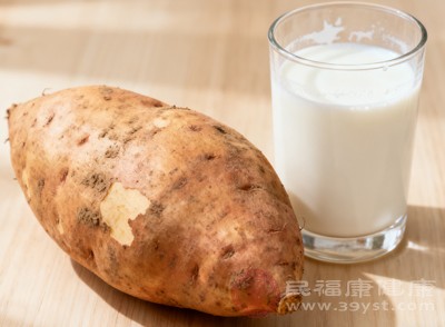 红薯中的膳食纤维需要一定时间消化，若晚餐吃得过晚或睡前吃红薯，可能会增加胃肠道负担，导致腹胀、消化不良，影响睡眠质量