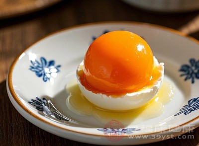 鹅蛋中的钙、铁等矿物质能帮助孕妇预防一些常见的孕期不适 鹅蛋中的钙、铁等矿物质能帮助孕妇预防一些常见的孕期不适