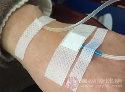 而对于糖尿病患者或长时间禁食的儿童，医生会通过静脉输液补充葡萄糖，防止低血糖发生