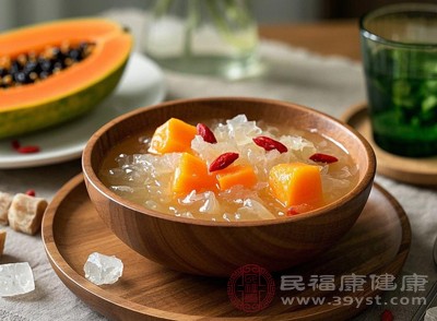 木瓜银耳羹做法简单到堪称“有手就会” 木瓜银耳羹做法简单到堪称“有手就会”