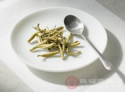 莲子心具有一定的生津止渴功效 莲子心具有一定的生津止渴功效