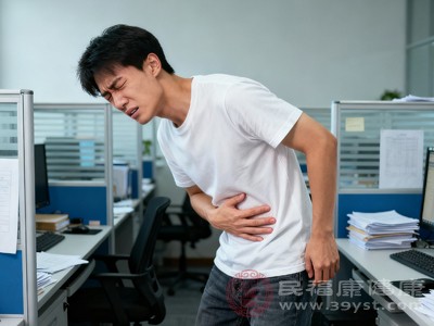 部分成年人存在乳糖不耐受问题，饮用牛奶后可能出现腹胀、腹泻、腹痛等不适