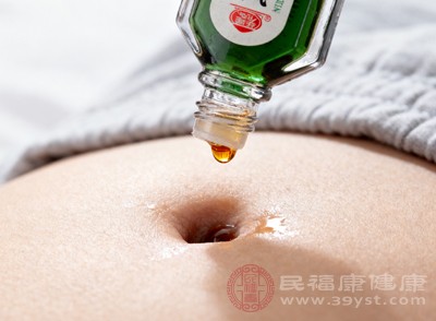 孕妇、婴幼儿等特殊人群使用风油精滴肚脐眼的风险更高