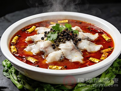 阑尾炎患者注意 这些“坑肚”食物再馋也别碰 小心疼到打滚