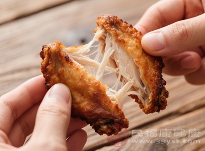 长期大量摄入油腻高脂肪食物,还可能影响身体对其他营养物质的吸收 长期大量摄入油腻高脂肪食物,还可能影响身体对其他营养物质的吸收