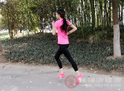 小腿酸痛别慌 这几招让“酸胀感”秒退散