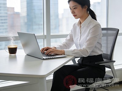 每天久坐超6小时,臀大肌失用性萎缩 每天久坐超6小时,臀大肌失用性萎缩