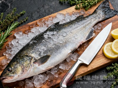 蛋白质是肝脏修复细胞的重要原料,应适量摄入优质蛋白,如鱼类(尤其是深海鱼)、去皮禽肉、鸡蛋、牛奶、豆制品等 蛋白质是肝脏修复细胞的重要原料,应适量摄入优质蛋白,如鱼类(尤其是深海鱼)、去皮禽肉、鸡蛋、牛奶、豆制品等