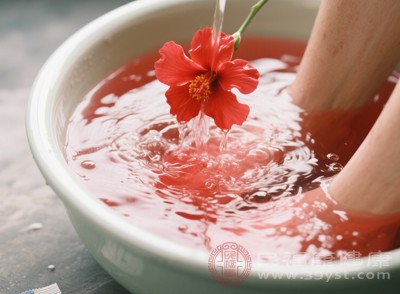 嘿！月经期泡脚危害知多少 小心身体“闹脾气”