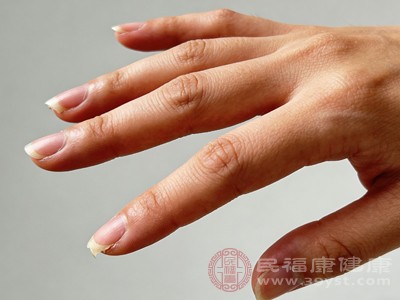 很多人觉得长倒刺是缺维生素C、维生素B族或锌,但从医学角度来看,单一营养素缺乏并不会直接引发倒刺 很多人觉得长倒刺是缺维生素C、维生素B族或锌,但从医学角度来看,单一营养素缺乏并不会直接引发倒刺