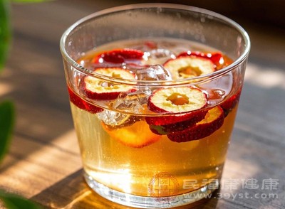 在压力过大导致食欲不振时,一杯山楂茶能同时安抚肠胃和情绪 在压力过大导致食欲不振时,一杯山楂茶能同时安抚肠胃和情绪