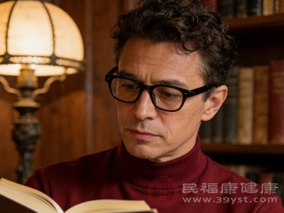 部分人存在神经末梢敏感性增高的情况,颈部作为神经丰富的区域,对衣物的摩擦、压迫等刺激会产生过度反应 部分人存在神经末梢敏感性增高的情况,颈部作为神经丰富的区域,对衣物的摩擦、压迫等刺激会产生过度反应