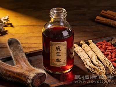 服用鹿茸血期间，需注意饮食与生活习惯的配合