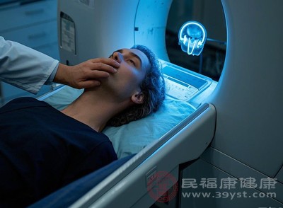 留观期间需密切关注自身状态，若出现皮肤瘙痒、红疹、头晕、恶心、呕吐、胸闷、气短、呼吸困难等症状，需立即告知医护人员，切勿拖延