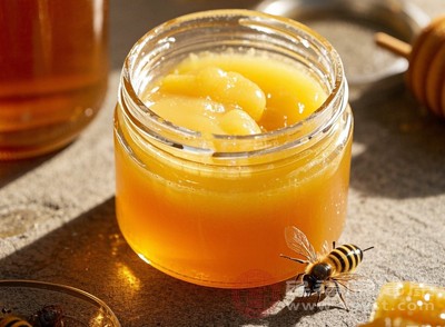 蜂王浆、雪蛤等含天然雌激素