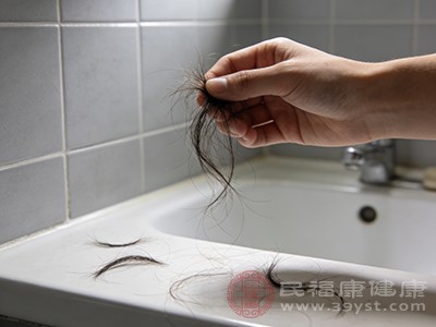 若脱发严重，可及时就医检查